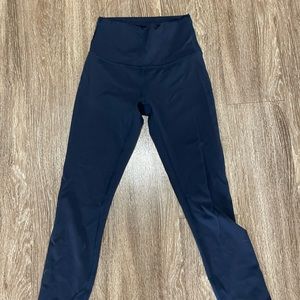 Lululemon leggings size 4 navy 7/8 wunder